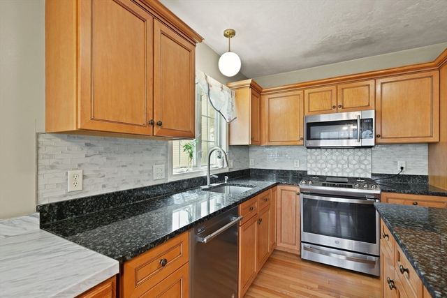 18 Meena Dr, Worcester, MA 01603