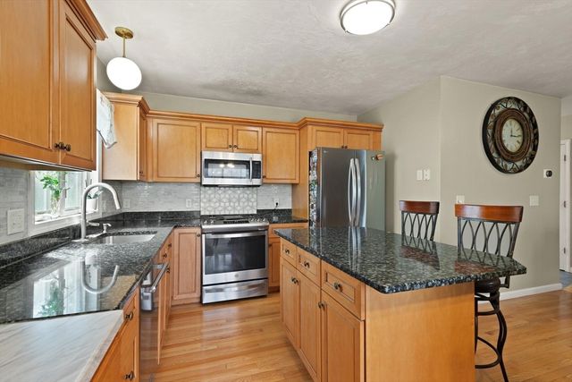 18 Meena Dr, Worcester, MA 01603