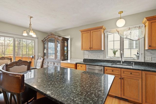 18 Meena Dr, Worcester, MA 01603