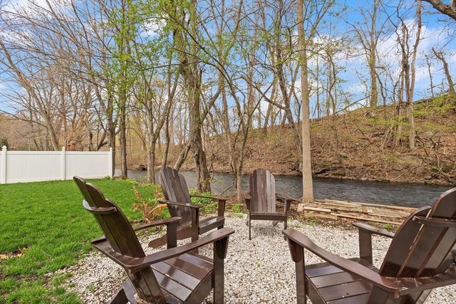 18 Meena Dr, Worcester, MA 01603