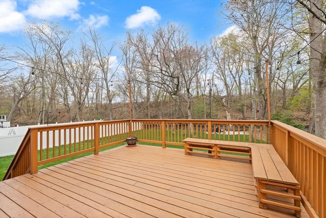 18 Meena Dr, Worcester, MA 01603