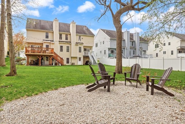 18 Meena Dr, Worcester, MA 01603