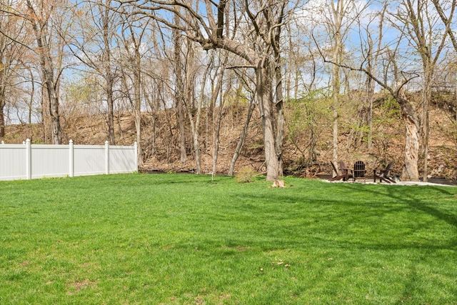 18 Meena Dr, Worcester, MA 01603