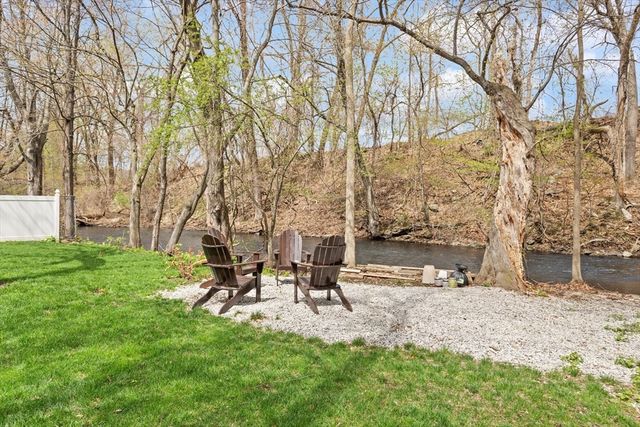 18 Meena Dr, Worcester, MA 01603