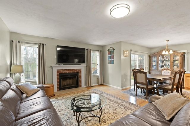 18 Meena Dr, Worcester, MA 01603