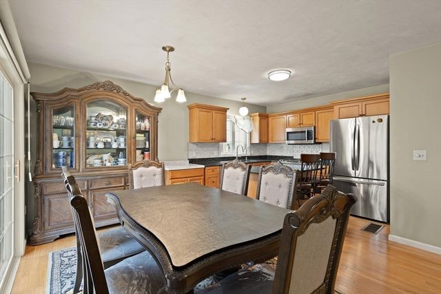 18 Meena Dr, Worcester, MA 01603