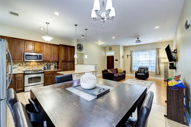 411 W 14th Street W, Houston, TX 77008