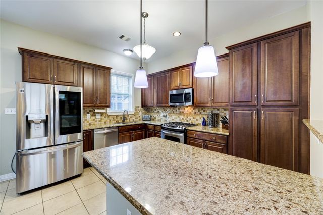 411 W 14th Street W, Houston, TX 77008