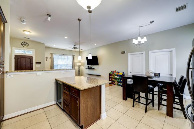 411 W 14th Street W, Houston, TX 77008