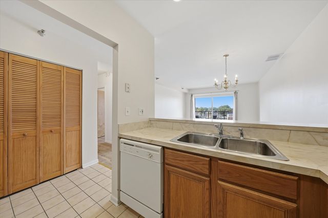6238 W 26TH Street 503, Berwyn, IL 60402