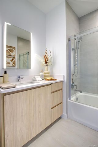 333 Warner Avenue 209, Roslyn, NY 11576