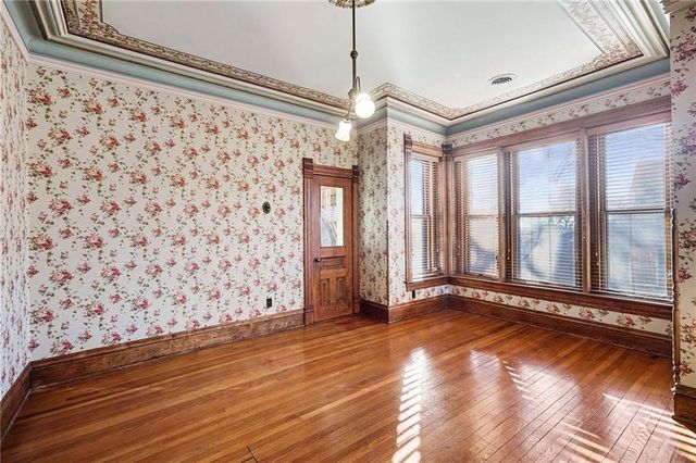 425 Gladstone Boulevard, Kansas City, MO 64124