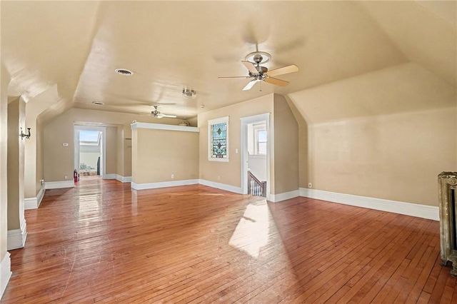 425 Gladstone Boulevard, Kansas City, MO 64124
