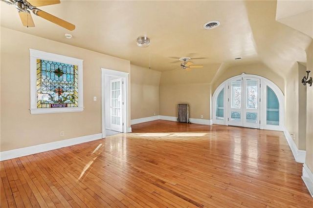 425 Gladstone Boulevard, Kansas City, MO 64124