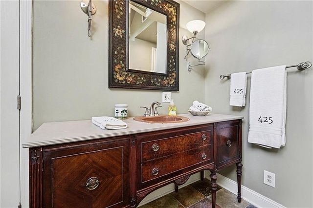425 Gladstone Boulevard, Kansas City, MO 64124