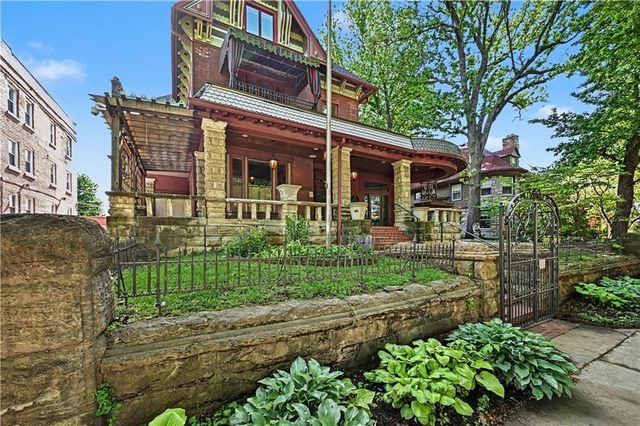 425 Gladstone Boulevard, Kansas City, MO 64124