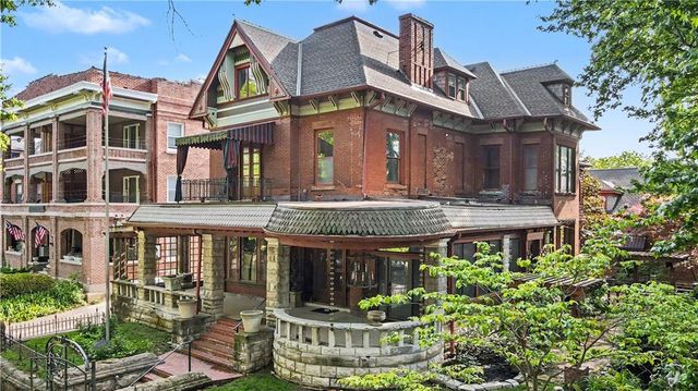 425 Gladstone Boulevard, Kansas City, MO 64124