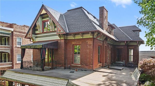 425 Gladstone Boulevard, Kansas City, MO 64124