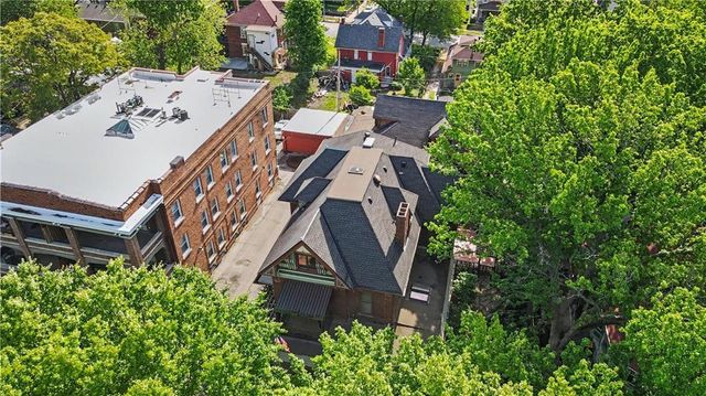 425 Gladstone Boulevard, Kansas City, MO 64124