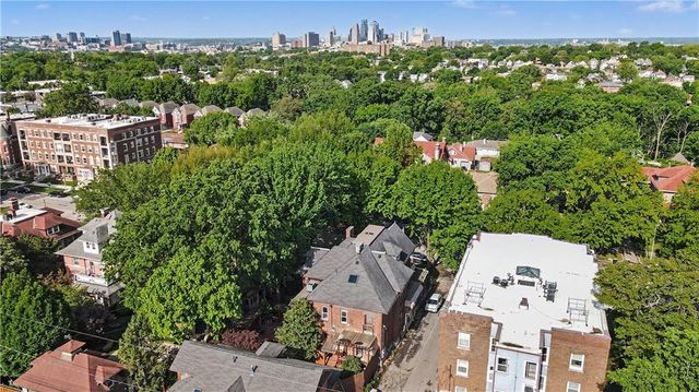 425 Gladstone Boulevard, Kansas City, MO 64124