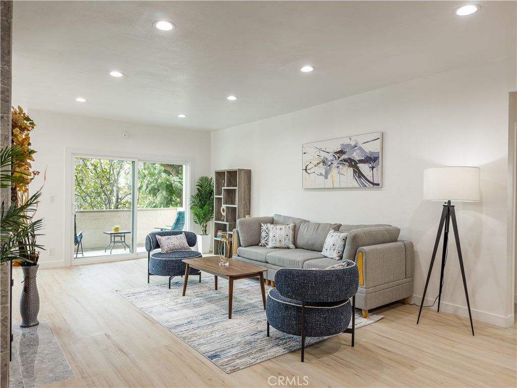 Image 11 of property listing at 1944 Glendon 209, Los Angeles, CA 90025