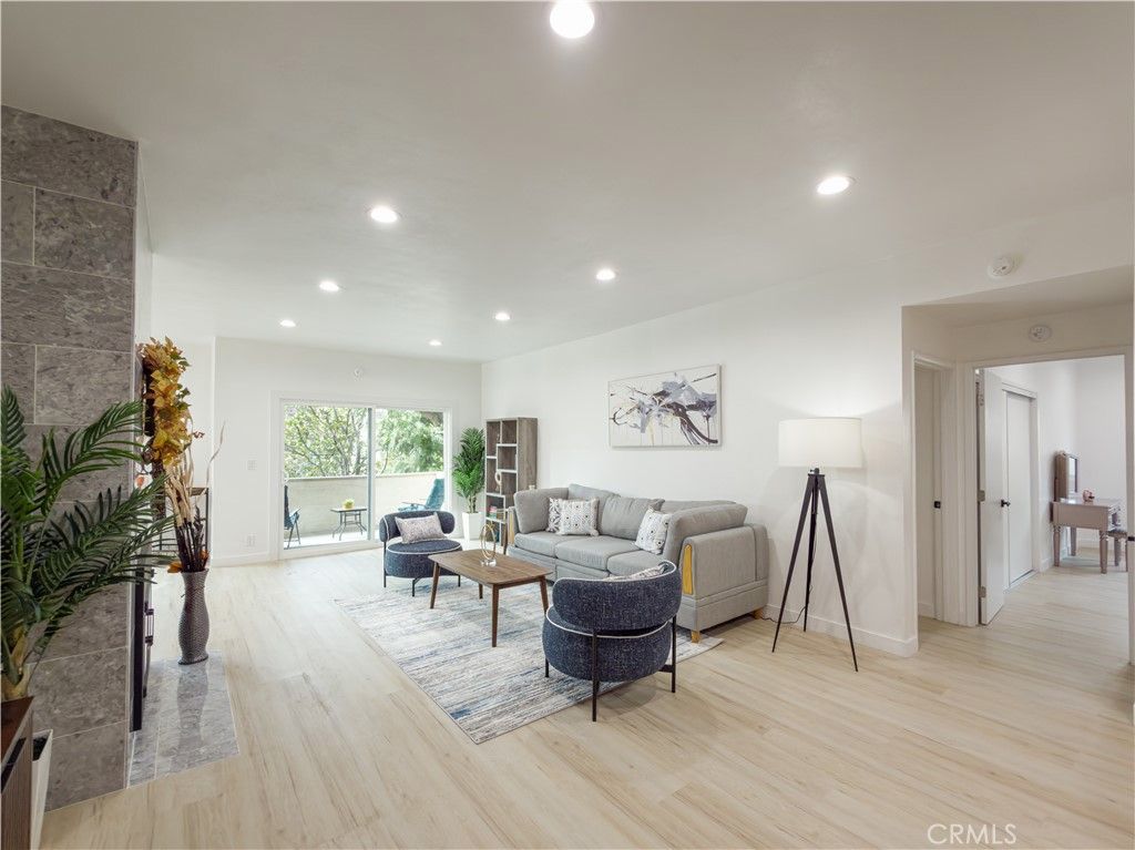 Image 12 of property listing at 1944 Glendon 209, Los Angeles, CA 90025