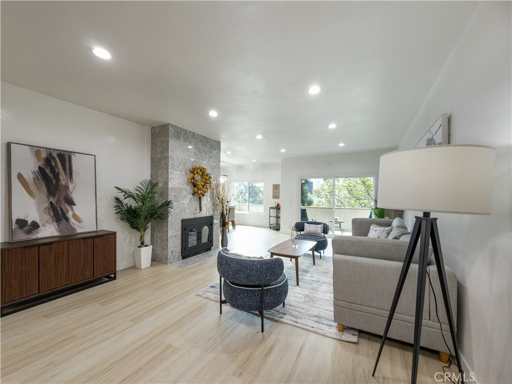 Image 14 of property listing at 1944 Glendon 209, Los Angeles, CA 90025