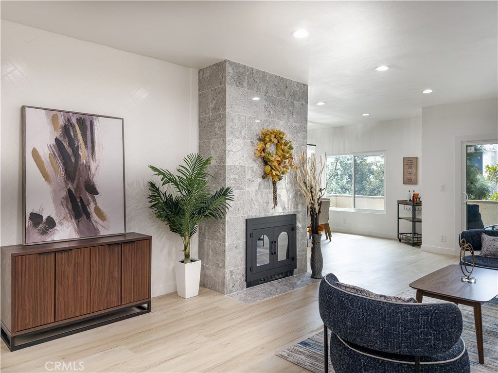 Image 15 of property listing at 1944 Glendon 209, Los Angeles, CA 90025