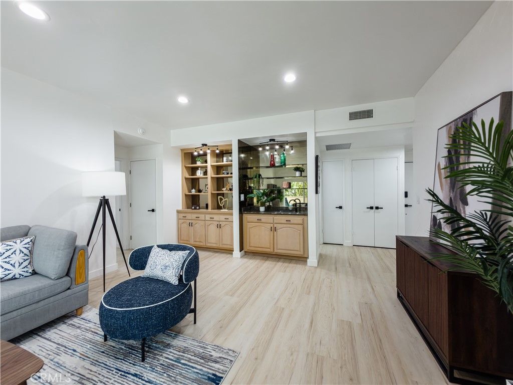 Image 16 of property listing at 1944 Glendon 209, Los Angeles, CA 90025