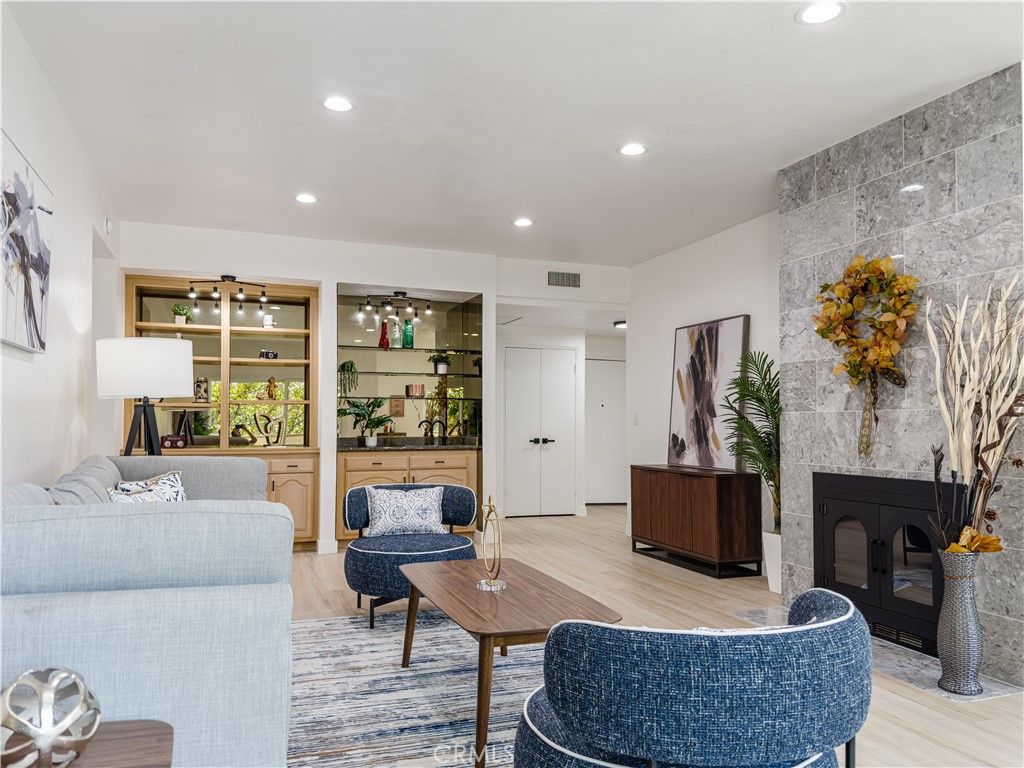 Image 18 of property listing at 1944 Glendon 209, Los Angeles, CA 90025