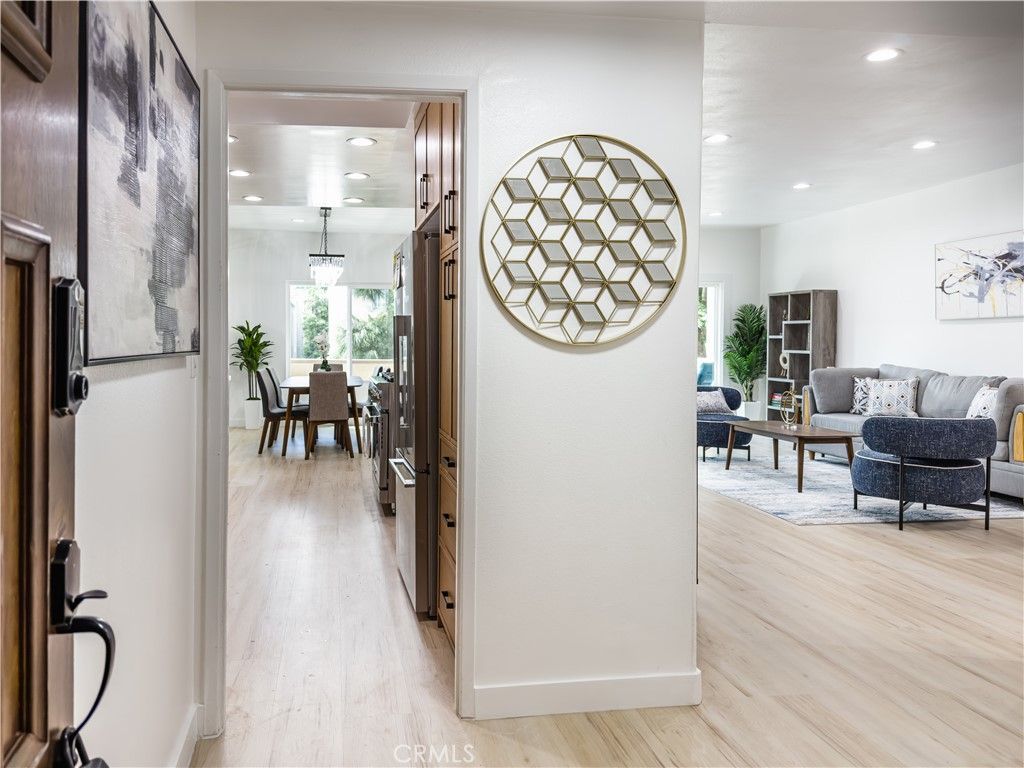 Image 2 of property listing at 1944 Glendon 209, Los Angeles, CA 90025