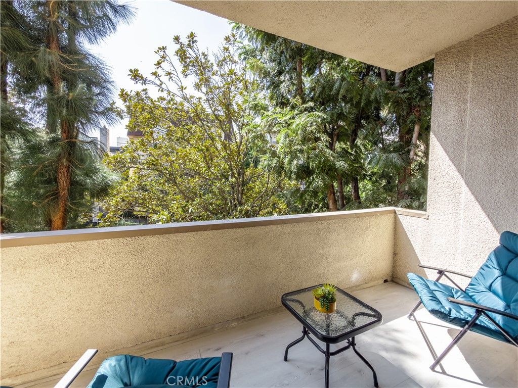 Image 21 of property listing at 1944 Glendon 209, Los Angeles, CA 90025