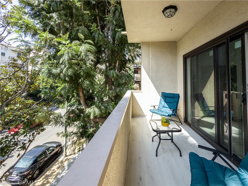 Image 22 of property listing at 1944 Glendon 209, Los Angeles, CA 90025