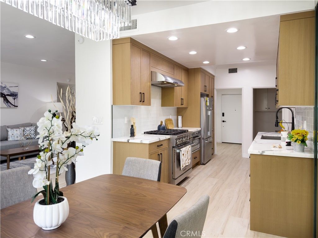 Image 25 of property listing at 1944 Glendon 209, Los Angeles, CA 90025