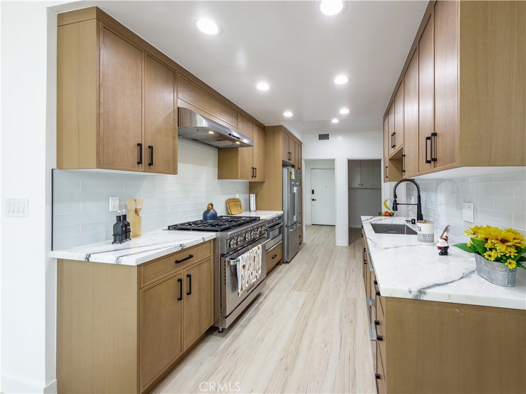 Image 28 of property listing at 1944 Glendon 209, Los Angeles, CA 90025