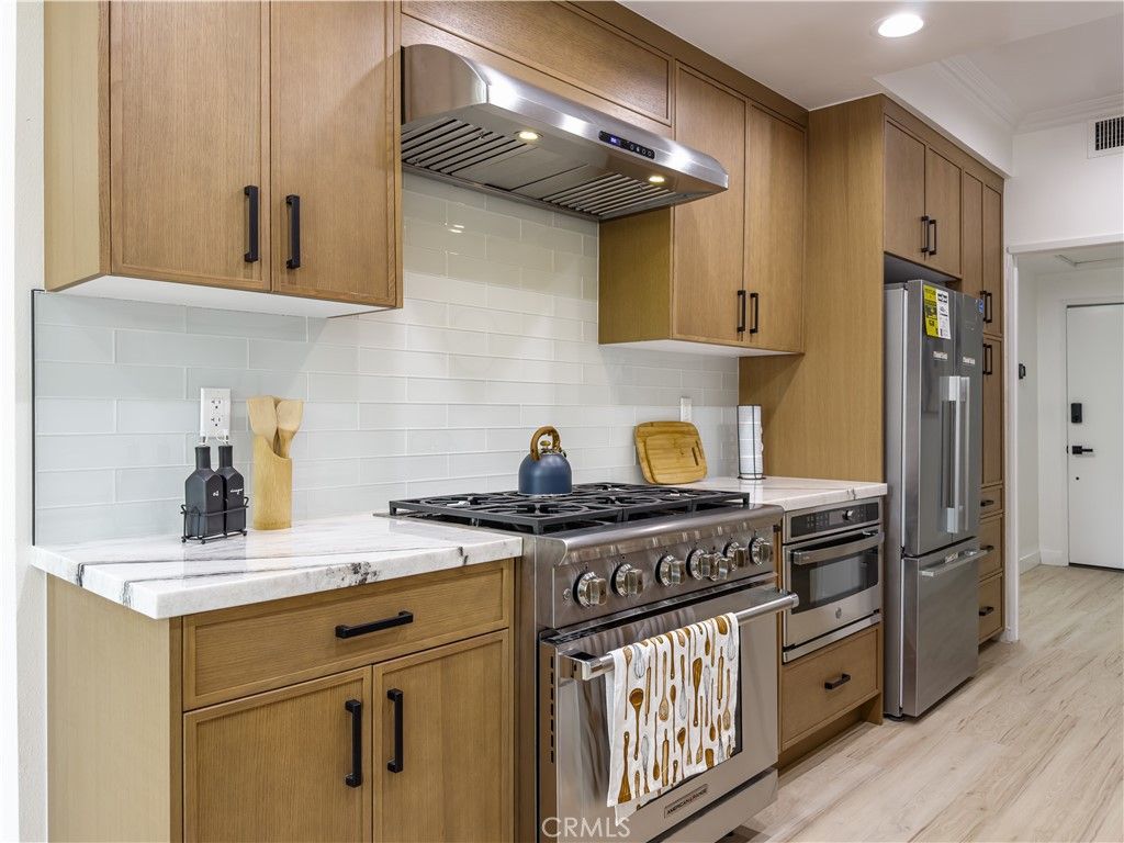 Image 29 of property listing at 1944 Glendon 209, Los Angeles, CA 90025