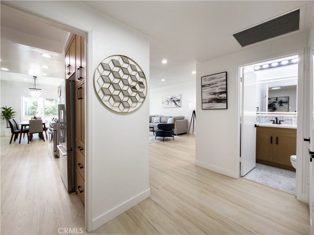 Image 3 of property listing at 1944 Glendon 209, Los Angeles, CA 90025