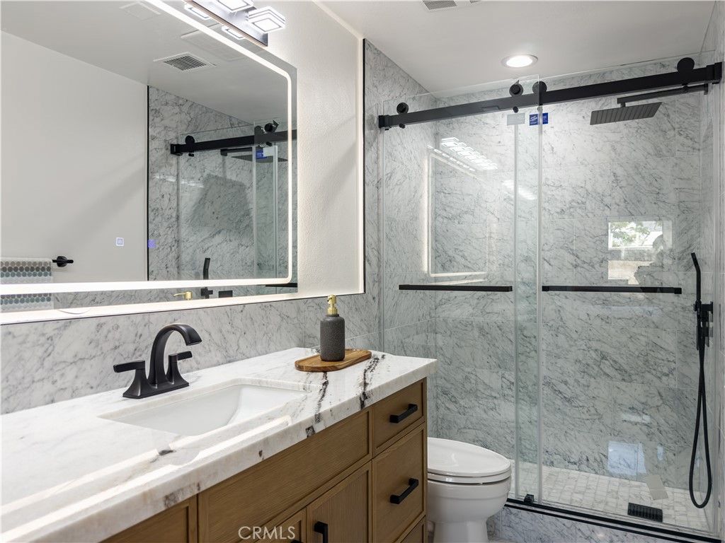 Image 40 of property listing at 1944 Glendon 209, Los Angeles, CA 90025