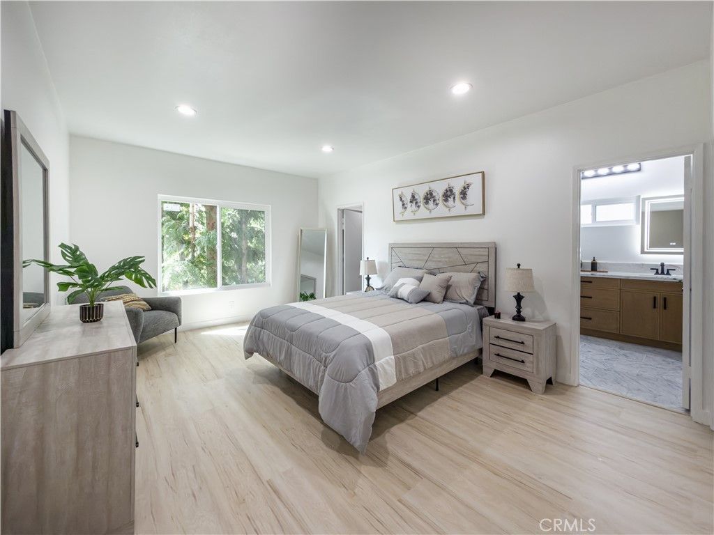 Image 43 of property listing at 1944 Glendon 209, Los Angeles, CA 90025