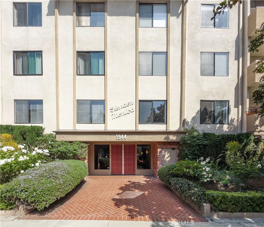 Image 54 of property listing at 1944 Glendon 209, Los Angeles, CA 90025