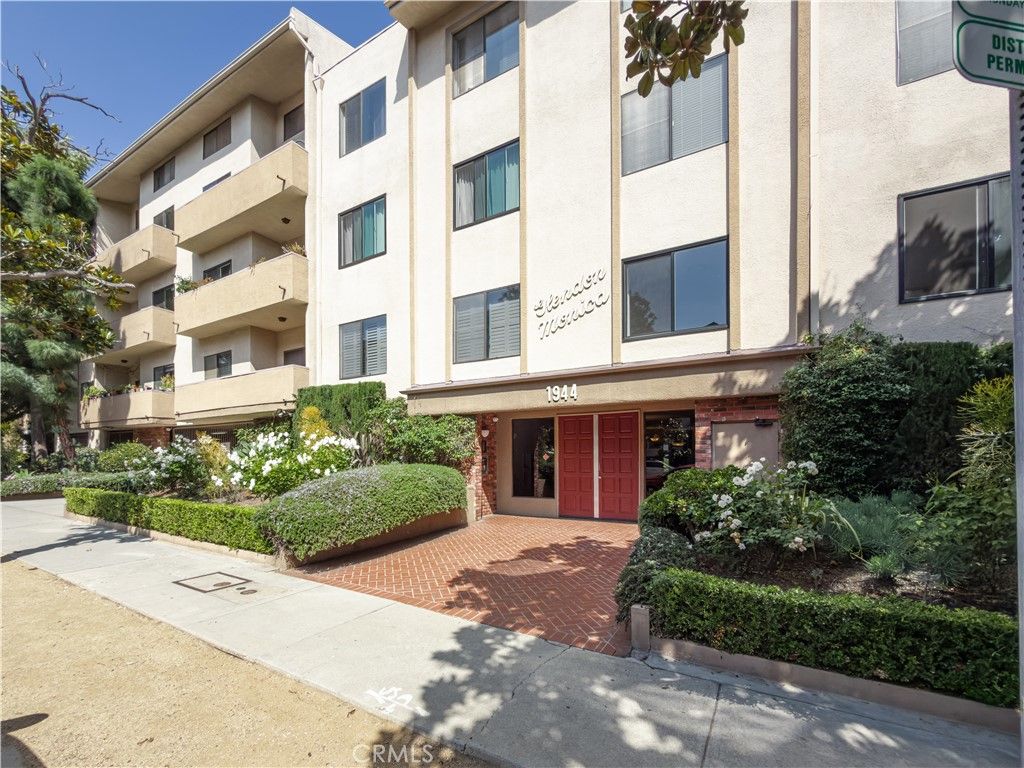 Image 55 of property listing at 1944 Glendon 209, Los Angeles, CA 90025