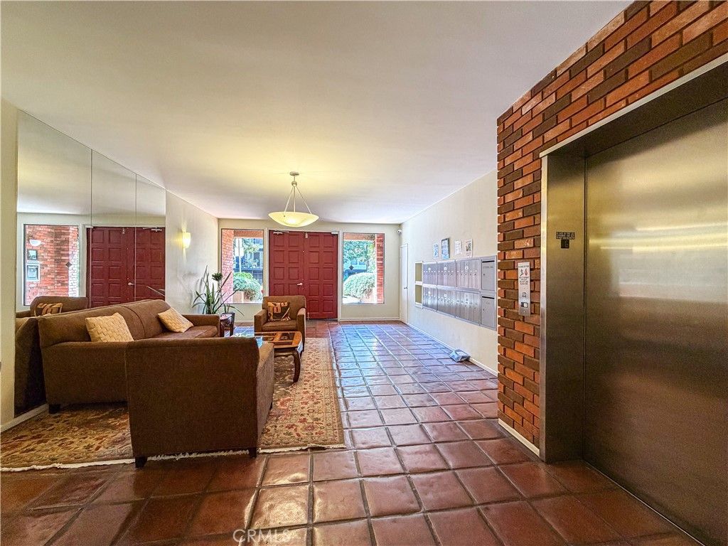 Image 57 of property listing at 1944 Glendon 209, Los Angeles, CA 90025