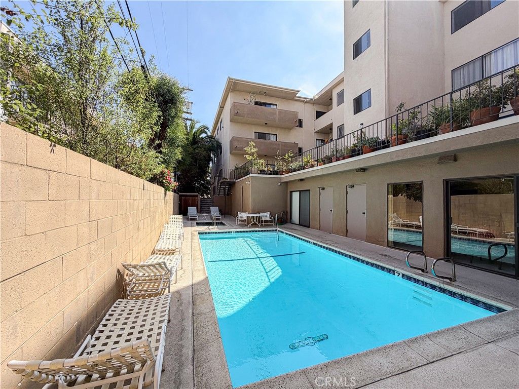 Image 59 of property listing at 1944 Glendon 209, Los Angeles, CA 90025