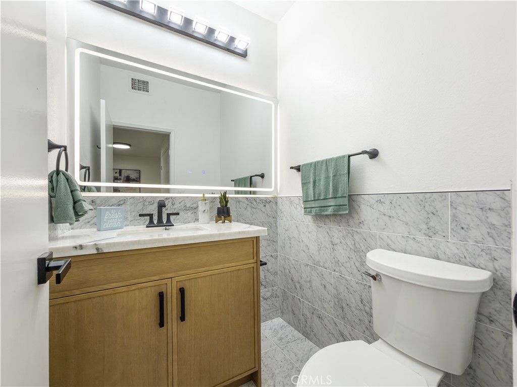 Image 7 of property listing at 1944 Glendon 209, Los Angeles, CA 90025