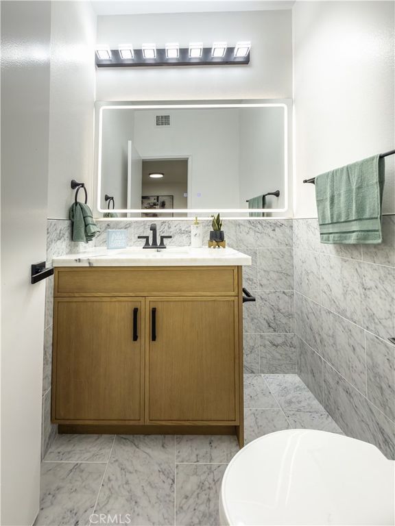 Image 8 of property listing at 1944 Glendon 209, Los Angeles, CA 90025