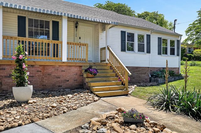128 S Young St, Sparta, TN 38583