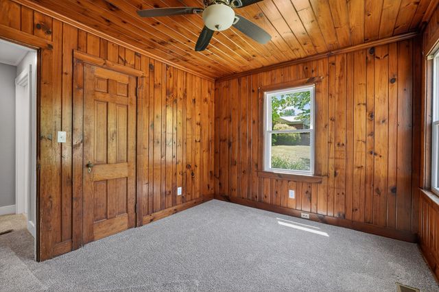 128 S Young St, Sparta, TN 38583