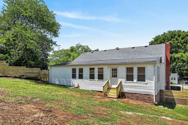 128 S Young St, Sparta, TN 38583