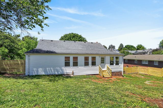 128 S Young St, Sparta, TN 38583