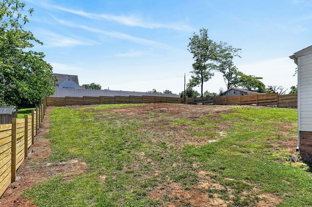 128 S Young St, Sparta, TN 38583